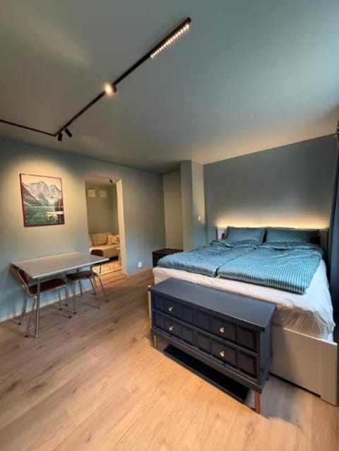 Bed, Dining area, Bedroom