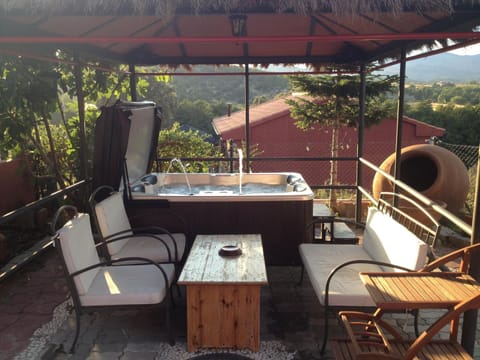 Natural landscape, Hot Tub, Hot Tub, View (from property/room), Balcony/Terrace, Mountain view
