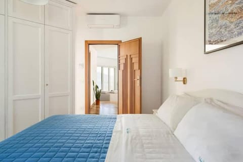 Bed, Bedroom, air conditioner