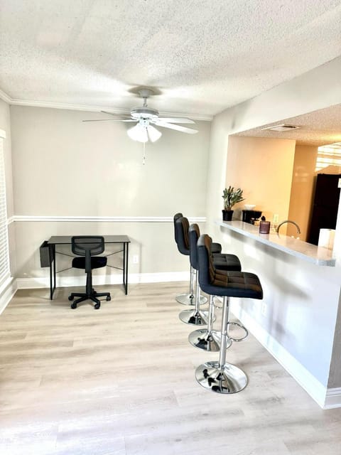 Cozy retreat 1Br 1Ba near hospital and tollway Apartment in Addison