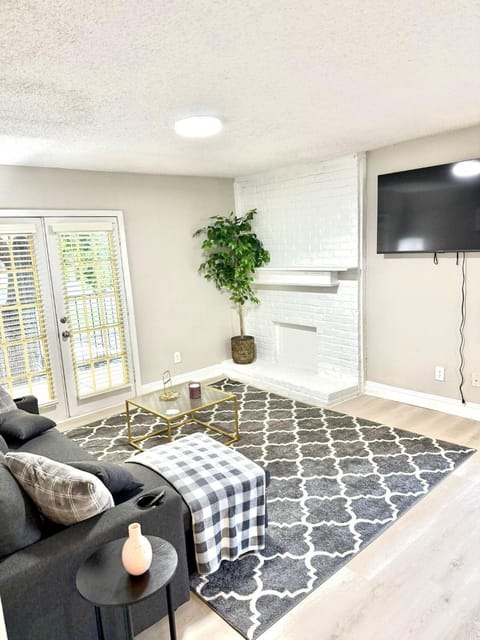 Cozy retreat 1Br 1Ba near hospital and tollway Apartment in Addison