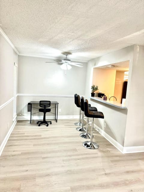 Cozy retreat 1Br 1Ba near hospital and tollway Apartment in Addison