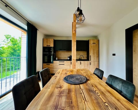 Kitchen or kitchenette, Dining area, stove