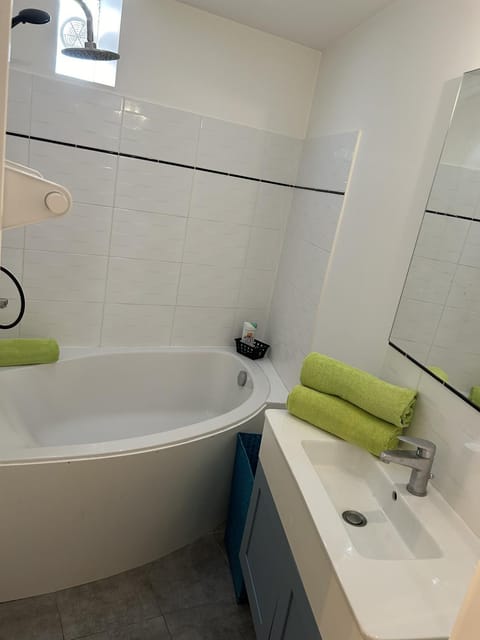 Rez de chaussée avec cour privée Apartment in Deauville