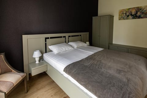 Bed, Bedroom, wardrobe