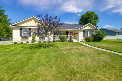 Bitterroot Mountain Views Montana Family Home! House in Idaho