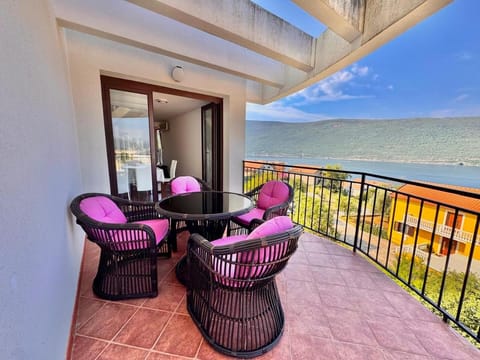Patio, Day, Natural landscape, View (from property/room), Balcony/Terrace, Living room, Seating area, Sea view