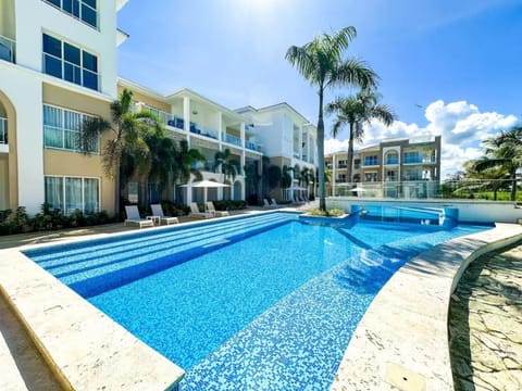 Day, Pool view, Swimming pool, sunbed