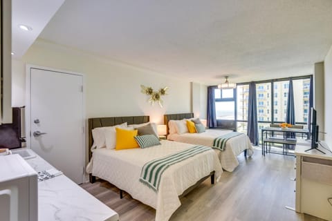 Partial Ocean Views Daytona Beach Studio! Apartment in Daytona Beach Shores