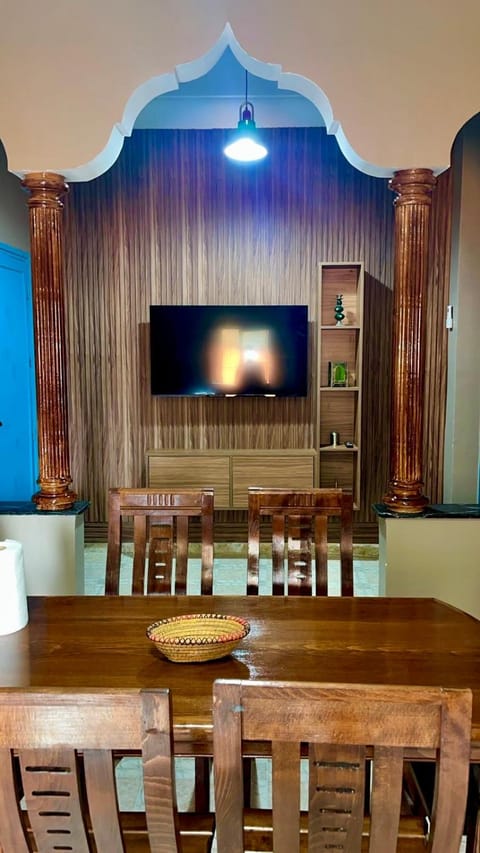 TV and multimedia, Seating area, Dining area, Evening entertainment