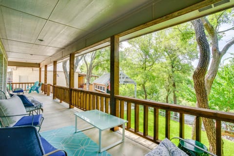 Waterfront Lake Bridgeport Home with Private Dock House in Texas