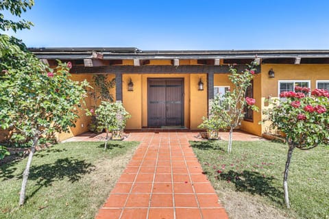 Stunning Valley and Mtn Views Elegant Temecula Home House in Temecula