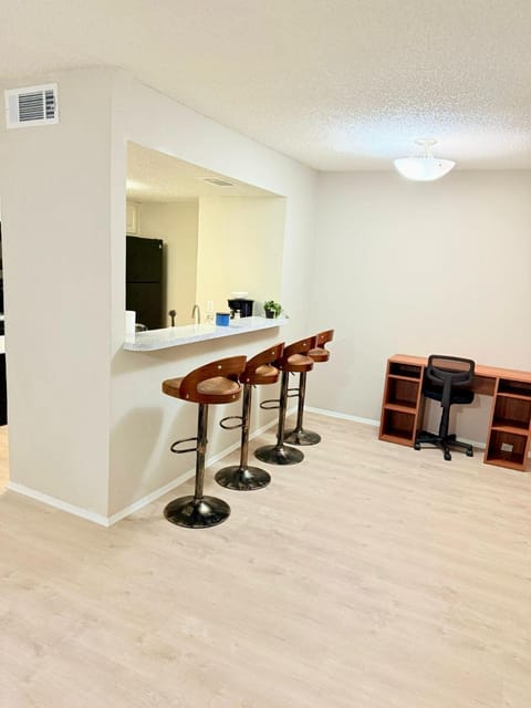 Central 1BR Retreat by Hospital and tollway Apartment in Addison