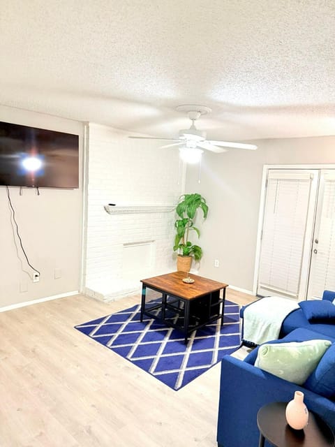 Central 1BR Retreat by Hospital and tollway Apartment in Addison