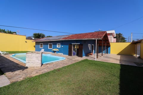 Pool view, Swimming pool, sunbed