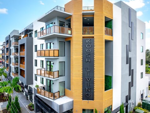 Property building, Day, View (from property/room), Balcony/Terrace