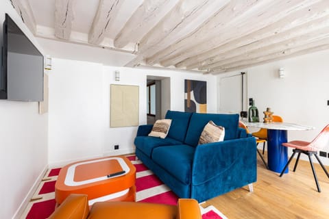 Communal lounge/ TV room, TV and multimedia, Living room, Seating area, Dining area, Evening entertainment