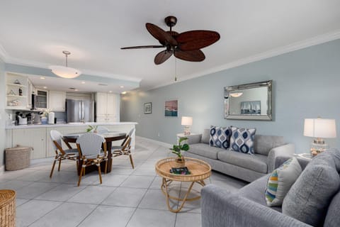 Beach Villa 2011 - Captiva One Bedroom Deluxe Beachfront Residence House in Sanibel Island