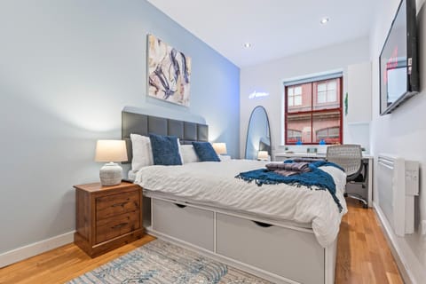 Communal lounge/ TV room, Bed, TV and multimedia, Photo of the whole room, Evening entertainment, Bedroom, towels