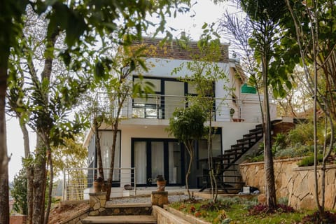 Property building, Facade/entrance, Garden view