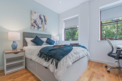 Bed, Living room, Photo of the whole room, Seating area, Bedroom