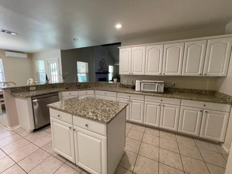 Casa Escondida House in Leon Valley