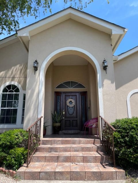Casa Escondida House in Leon Valley