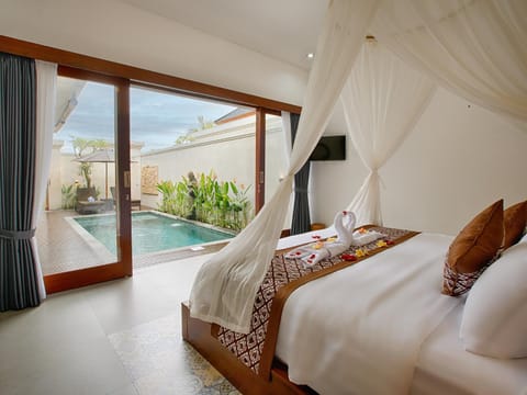 Garden, Bedroom, Swimming pool, sunbed, towels