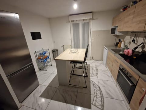 Kitchen or kitchenette, Dining area, dishwasher, oven, stove
