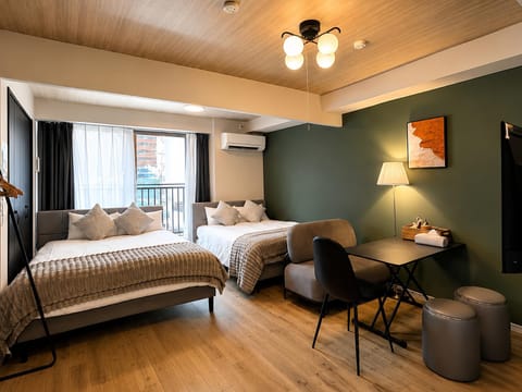 Bed, Living room, Photo of the whole room, Seating area, Bedroom, air conditioner