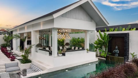 Property building, Natural landscape, View (from property/room), Balcony/Terrace, Seating area, Pool view, Swimming pool, internet