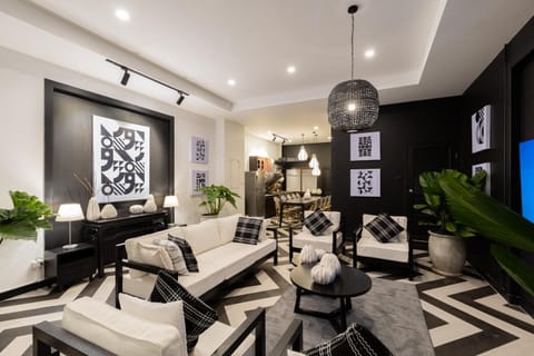 TV and multimedia, Living room, Seating area, Evening entertainment