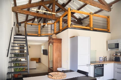 Dining area, dishwasher, pet friendly, stove