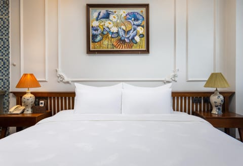 Bed, Photo of the whole room, Decorative detail, Bedroom