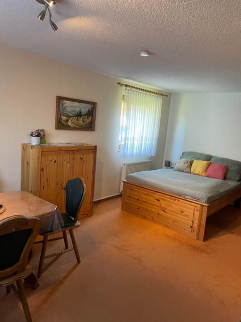 Bed, Photo of the whole room, Seating area, Dining area