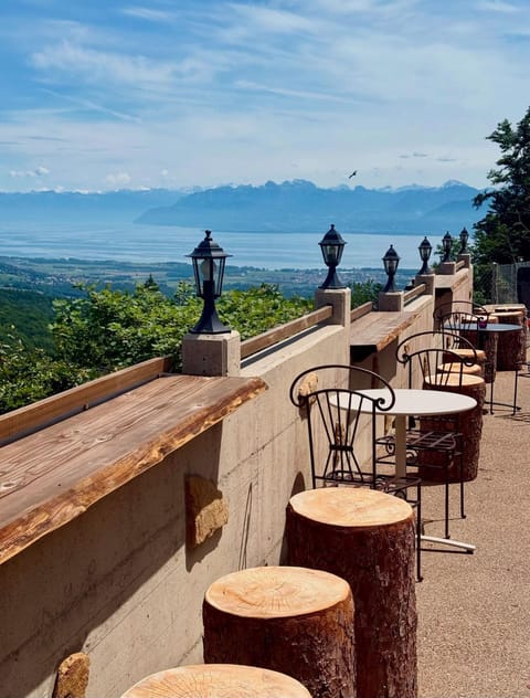 View (from property/room), Balcony/Terrace, Lake view