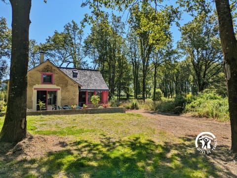 Property building, Day, Natural landscape, Garden, Garden view