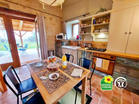 Kitchen or kitchenette, Dining area, oven, stove, toaster
