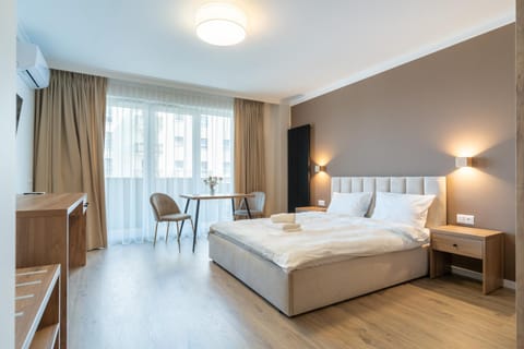 Bed, TV and multimedia, Living room, Photo of the whole room, Seating area, Bedroom, towels