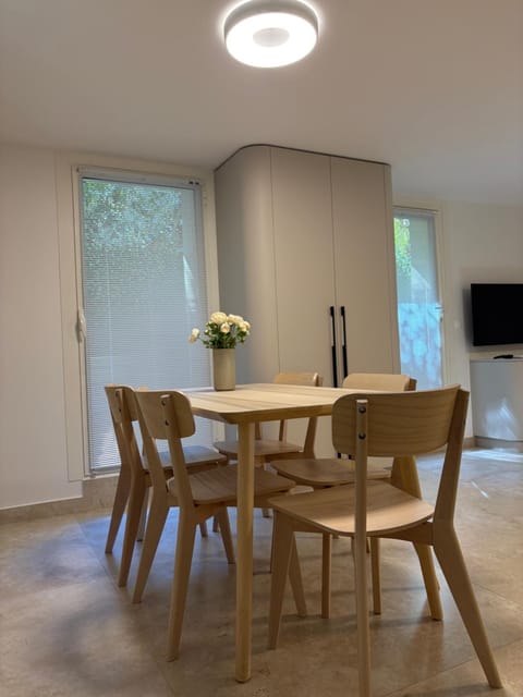 Appartement Neuf 3P- proche mer & aéroport Apartment in Nice