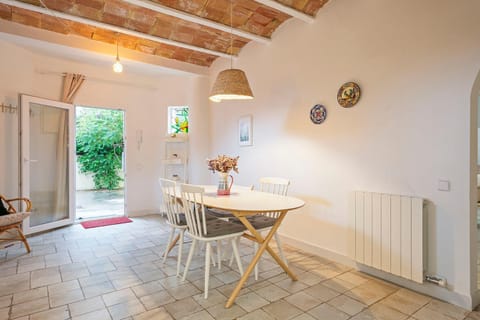 Winahost Apartament Cirerer Apartment in Barcelona