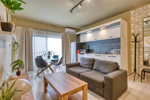 Kitchen or kitchenette, Living room, Seating area, Dining area, minibar, pet friendly