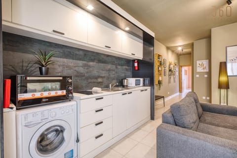 Kitchen or kitchenette, Living room, Seating area, dishwasher, minibar, oven, pet friendly, washing machine, dryer