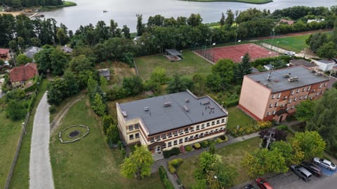 Property building, Neighbourhood, Natural landscape, Bird's eye view, Lake view, Location, Parking