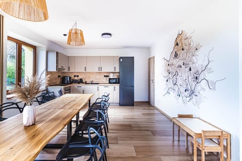 Dining area, kitchen