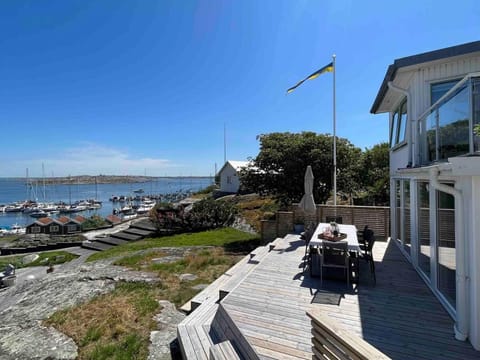 Property building, Patio, Day, Sea view