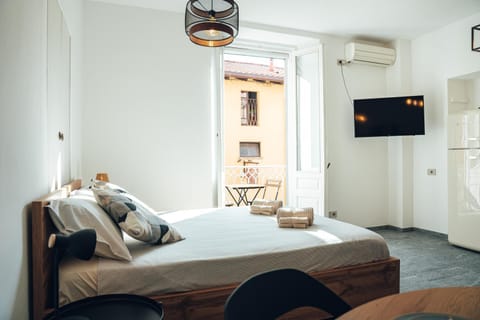 Bed, TV and multimedia, Evening entertainment, towels, air conditioner