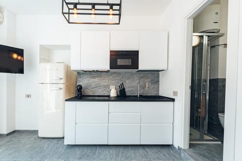 Kitchen or kitchenette, microwave, oven, stove