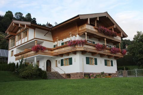 Property building, Day, Garden, Balcony/Terrace, Garden view