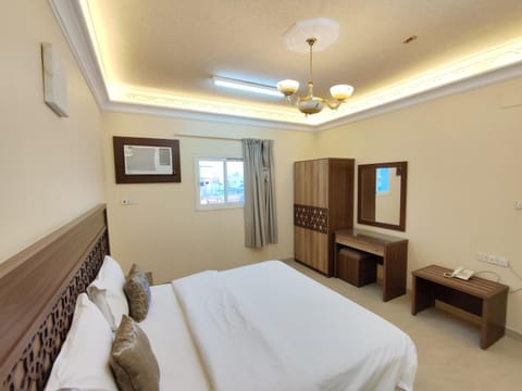 Bed, Photo of the whole room, Bedroom, wardrobe, air conditioner